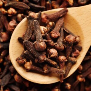 Cloves whole